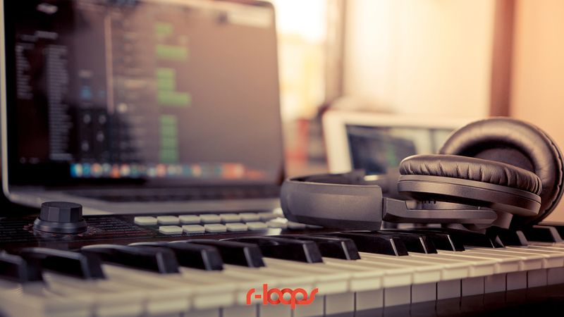 What is sidechain reverb?